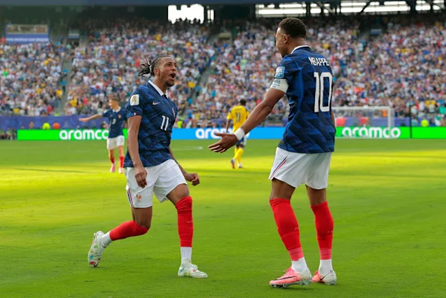 Michael Olise, Ousmane Dembélé, Kylian Mbappé : et si l'Équipe de France tenait enfin son nouveau trio magique en attaque ? Tu valides ? 🔥🇫🇷 x.com Alors que les liaisons et affinités entre attaquants ont été rares en équipe de France, le duo Mbappé-Olise semble déjà hyper connecté Alors que les liaisons et affinités entre attaquants ont été rares en équipe de France, le duo Mbappé-Olise semble déjà hyper connecté L'Équipe Kylian Mbappé'nin Fransız yıldızına yaptığı büyük iltifattan sonra Michael Olise, beklentileri boşa çıkarmamayı umuyor | Goal.com Türkçe Licens Kylian Mbappé'nin Fransız yıldızına yaptığı büyük iltifattan sonra Michael Olise, beklentileri boşa çıkarmamayı umuyor | Goal.com Türkçe Goal.com France-Paraguay : Mbappé-Olise, la connexion gagnante des Bleus depuis le début de la Coupe du monde France-Paraguay : Mbappé-Olise, la connexion gagnante des Bleus depuis le début de la Coupe du monde RTL Fransa kanat oyuncusu Michael Olise, vatandaşı Kylian Mbappé'nin hedefinde. Mbappé, Real Madrid'in bu yaz Rodrygo ve Vinicius Junior gibi oyuncuları satarak Bayern Münih forvetinin transferini hızlandırmasını memnuniyetle karşılayacağı bildiriliyor ... Fransa kanat oyuncusu Michael Olise, vatandaşı Kylian Mbappé'nin hedefinde. Mbappé, Real Madrid'in bu yaz Rodrygo ve Vinicius Junior gibi oyuncuları satarak Bayern Münih forvetinin transferini hızlandırmasını memnuniyetle karşılayacağı bildiriliyor ... Instagram Kylian Mbappe no longer stands alone after Michael Olise matches his France goalscoring record just before 2026 World Cup - World Soccer Talk Kylian Mbappe no longer stands alone after Michael Olise matches his France goalscoring record just before 2026 World Cup - World Soccer Talk World Soccer Talk France call up Olise again as Mbappe rested for Nations League games | Reuters France call up Olise again as Mbappe rested for Nations League games | Reuters Reuters Pourquoi les Bleus sont-ils si dangereux avec Michael Olise positionné en soutien de Kylian Mbappé ? Pourquoi les Bleus sont-ils si dangereux avec Michael Olise positionné en soutien de Kylian Mbappé ? L'Équipe Michael Olise, l'avertissement de Kylian Mbappé Michael Olise, l'avertissement de Kylian Mbappé Sports.fr 🚨 France winger Michael Olise is being targeted by his compatriot Kylian Mbappé, who reportedly would welcome Real Madrid offloading the likes of Rodrygo and Vinicius Junior this summer to force through 🚨 France winger Michael Olise is being targeted by his compatriot Kylian Mbappé, who reportedly would welcome Real Madrid offloading the likes of Rodrygo and Vinicius Junior this summer to force through Facebook Michael Olise Kylian Mbappe During Uefa Stock-foto 2607215405 | Shutterstock Michael Olise Kylian Mbappe During Uefa Stock-foto 2607215405 | Shutterstock Shutterstock Coupe du monde 2026 : "le duo Mbappé-Olise est fantastique", analyse Bixente Lizarazu après la victoire des Bleus | franceinfo Coupe du monde 2026 : "le duo Mbappé-Olise est fantastique", analyse Bixente Lizarazu après la victoire des Bleus | franceinfo Radio France France - Mbappé - "Olise est une joueur exceptionnel" Video France - Mbappé - "Olise est une joueur exceptionnel" Dailymotion Mbappé, Dembélé, Olise : l'attaque de feu des Bleus passe son premier examen contre le Sénégal - France 24 Mbappé, Dembélé, Olise : l'attaque de feu des Bleus passe son premier examen contre le Sénégal - France 24 France 24 Germany 0-2 France: Mbappé scores & assists, Olise taps into an empty net| All Football Germany 0-2 France: Mbappé scores & assists, Olise taps into an empty net| All Football All Football In ceding the reins to Mbappé, Olise and Dembélé, France look as under control as ever | France | The Guardian In ceding the reins to Mbappé, Olise and Dembélé, France look as under control as ever | France | The Guardian The Guardian Coupe du Monde 2026, Équipe de France : la réponse sans détour de Michael Olise à Kylian Mbappé Video Coupe du Monde 2026, Équipe de France : la réponse sans détour de Michael Olise à Kylian Mbappé Foot Mercato Mbappé and Olise World Cup Highlights vs Paraguay Video Mbappé and Olise World Cup Highlights vs Paraguay TikTok Mathis Magnin: «Le duo Michael Olise-Kylian Mbappé a les clés du parcours de l'équipe de France au Mondial» - Le Temps Mathis Magnin: «Le duo Michael Olise-Kylian Mbappé a les clés du parcours de l'équipe de France au Mondial» - Le Temps Le Temps Mbappe and Olise ensure that France come out on top in their Nations League third place playoff with Germany! Mbappe and Olise ensure that France come out on top in their Nations League third place playoff with Germany! x.com La France fait craquer l'Ukraine et se qualifie pour la Coupe du monde 2026 ! Kylian Mbappé, Michael Olise et Hugo Ekitike ont marqué. Cliquez sur le lien en bio pour accéder La France fait craquer l'Ukraine et se qualifie pour la Coupe du monde 2026 ! Kylian Mbappé, Michael Olise et Hugo Ekitike ont marqué. Cliquez sur le lien en bio pour accéder Instagram France attack 25/26: Mbappé, Olise, Dembélé, Doué France attack 25/26: Mbappé, Olise, Dembélé, Doué Sofascore Ousmane Dembele & Michael Olise outshine Kylian Mbappe as France complete Nations League comeback win over Croatia after penalty drama | Goal.com UK Ousmane Dembele & Michael Olise outshine Kylian Mbappe as France complete Nations League comeback win over Croatia after penalty drama | Goal.com UK Goal.com Coupe du monde 2026. France - Irak : une confrontation inédite, Michael Olise décisif, Kylian Mbappé vers sa 100e... L'avant-match en chiffres Coupe du monde 2026. France - Irak : une confrontation inédite, Michael Olise décisif, Kylian Mbappé vers sa 100e... L'avant-match en chiffres Le Républicain Lorrain France attack 25/26: Mbappé, Olise, Dembélé, Doué France attack 25/26: Mbappé, Olise, Dembélé, Doué Sofascore Deux pièces d'un puzzle qui s'imbriquent parfaitement » : la connexion Olise - Mbappé, atout majeur de l'équipe de France à la Coupe du monde | Le Télégramme Deux pièces d'un puzzle qui s'imbriquent parfaitement » : la connexion Olise - Mbappé, atout majeur de l'équipe de France à la Coupe du monde | Le Télégramme Le Télégramme Mbappe v Olise - The Battle of the French Forwards Video Mbappe v Olise - The Battle of the French Forwards Dailymotion Mbappé and Olise on top, Dembélé disappointing: France vs. Senegal player ratings! - YouTube Mbappé and Olise on top, Dembélé disappointing: France vs. Senegal player ratings! - YouTube YouTube France vs. Sweden: Is Michael Olise the best player at World Cup 2026 after 3-0 win takes Les Bleus into round of 16? - Sports Mole France vs. Sweden: Is Michael Olise the best player at World Cup 2026 after 3-0 win takes Les Bleus into round of 16? - Sports Mole Sports Mole Michael Olise of France celebrates his goal with Kylian Mbappe during the FIFA World Cup 2026, Qualifiers, Group D football match between France and Ukraine on November 13, 2025 at Parc des Licens Michael Olise of France celebrates his goal with Kylian Mbappe during the FIFA World Cup 2026, Qualifiers, Group D football match between France and Ukraine on November 13, 2025 at Parc des Alamy France - Paraguay : "Tout est bon pour dénigrer Mbappé !" Pierre Ménès estime que la montée en puissance d'Olise permet aux détracteurs du capitaine français de se lâcher - ladepeche.fr France - Paraguay : "Tout est bon pour dénigrer Mbappé !" Pierre Ménès estime que la montée en puissance d'Olise permet aux détracteurs du capitaine français de se lâcher - ladepeche.fr La Dépêche Au-delà de la victoire de la France, la rencontre a mis en lumière une complémentarité technique entre Michael Olise et Kylian Mbappé. Cette alliance, impulsée par des changements tactiques à la mi-temps, Au-delà de la victoire de la France, la rencontre a mis en lumière une complémentarité technique entre Michael Olise et Kylian Mbappé. Cette alliance, impulsée par des changements tactiques à la mi-temps, Facebook Deschamps backs hat-trick hero Olise to shine for France at World Cup | World Cup 2026 News | Al Jazeera Deschamps backs hat-trick hero Olise to shine for France at World Cup | World Cup 2026 News | Al Jazeera Al Jazeera Majestic Olise raises France to another level at World Cup Majestic Olise raises France to another level at World Cup France 24 Kylian Mbappé has high praise for Bayern's Olise, Upamecano | Bavarian Football Works Kylian Mbappé has high praise for Bayern's Olise, Upamecano | Bavarian Football Works Bavarian Football Works Coupe du monde 2026 I France - Suède I La vista d'Olise, le doublé de Mbappé, ciseau et poteaux : le régal des Bleus en vidéo - Eurosport Coupe du monde 2026 I France - Suède I La vista d'Olise, le doublé de Mbappé, ciseau et poteaux : le régal des Bleus en vidéo - Eurosport Eurosport La bonne formule, c'est Olise et Mbappé", selon Bixente Lizarazu après France-Sénégal | franceinfo La bonne formule, c'est Olise et Mbappé", selon Bixente Lizarazu après France-Sénégal | franceinfo Radio France 📸🇫🇷 Michael Olise x Kylian Mbappé in France training 📸🇫🇷 Michael Olise x Kylian Mbappé in France training x.com The FIFA World Cup records France, Kylian Mbappe and Michael Olise will target after Les Bleus' scintillating Sweden win - TNT Sports The FIFA World Cup records France, Kylian Mbappe and Michael Olise will target after Les Bleus' scintillating Sweden win - TNT Sports TNT Sports Kylian Mbappe pitches Real Madrid move to Michael Olise Kylian Mbappe pitches Real Madrid move to Michael Olise Siempre Madrid Mbappé and Olise: France’s New Iconic Duo for World Cup 2026 Video Mbappé and Olise: France’s New Iconic Duo for World Cup 2026 TikTok VIDÉO. France - Suède : le doublé de Mbappé, encore trouvé par un délice d' Olise VIDÉO. France - Suède : le doublé de Mbappé, encore trouvé par un délice d' Olise Ouest-France Mbappé, Dembélé, Olise... France name squad to face Brazil - Yahoo Sports Mbappé, Dembélé, Olise... France name squad to face Brazil - Yahoo Sports Yahoo Sports Mbappe and Olise earn France third place in Nations League | Reuters Mbappe and Olise earn France third place in Nations League | Reuters Reuters France - Azerbaïdjan (3-0) - Les notes des Bleus : Mbappé marche sur l'eau, Olise se noie - Eurosport France - Azerbaïdjan (3-0) - Les notes des Bleus : Mbappé marche sur l'eau, Olise se noie - Eurosport Eurosport Les notes de France-Islande : Mbappé capital, Olise coupable Les notes de France-Islande : Mbappé capital, Olise coupable L'Équipe 🚨 Kylian Mbappe is trying to convince Michael Olise to leave Bayern Munich and join Real Madrid. The France captain is reportedly encouraging his international teammate to make the move to the 🚨 Kylian Mbappe is trying to convince Michael Olise to leave Bayern Munich and join Real Madrid. The France captain is reportedly encouraging his international teammate to make the move to the Facebook France - Suède. Les notes : les balades d'Olise et Mbappé, Upamecano et Saliba ont fermé la porte France - Suède. Les notes : les balades d'Olise et Mbappé, Upamecano et Saliba ont fermé la porte Sud Ouest Seán O'Connor: Mbappe and Olise have taken different paths but both are now at same destination as immortality awaits | Irish Independent for 2 dage siden Seán O'Connor: Mbappe and Olise have taken different paths but both are now at same destination as immortality awaits | Irish Independent Irish Independent France test Bradley Barcola-Kylian Mbappé-Michael Olise front three - Yahoo Sports France test Bradley Barcola-Kylian Mbappé-Michael Olise front three - Yahoo Sports Yahoo Sports Michael Olise as essential as Kylian Mbappe for France at World Cup Michael Olise as essential as Kylian Mbappe for France at World Cup USA Today Paraguay vs. France: How Kylian Mbappe, Michael Olise can prove Les Bleus are the best side at World Cup 2026 in round of 16 - Sports Mole Paraguay vs. France: How Kylian Mbappe, Michael Olise can prove Les Bleus are the best side at World Cup 2026 in round of 16 - Sports Mole Sports Mole Olise et Mbappé, le duo qui fait de l'équipe de France un “grand orchestre” Licens Olise et Mbappé, le duo qui fait de l'équipe de France un “grand orchestre” Courrier international France - Sénégal : les Bleus à la conquête du Nouveau Monde - La Voix du Nord France - Sénégal : les Bleus à la conquête du Nouveau Monde - La Voix du Nord La Voix du Nord 📸🇫🇷 Michael Olise x Kylian Mbappé in France training 📸🇫🇷 Michael Olise x Kylian Mbappé in France training x.com France vs. Iraq Picks, Player Stats for World Cup 2026: Mbappé, Olise Dominate? France vs. Iraq Picks, Player Stats for World Cup 2026: Mbappé, Olise Dominate? PrizePicks Mbappé et Olise envoient la France en 8es du Mondial 2026 | 360 Foot Mbappé et Olise envoient la France en 8es du Mondial 2026 | 360 Foot 360 Foot Who is Michael Olise – Mbappé's wingman, as French captain chases Messi's goal count Who is Michael Olise – Mbappé's wingman, as French captain chases Messi's goal count The Indian Express Mbappe, Olise Strike as France Beat Germany to Clinch Nations League Third Place Mbappe, Olise Strike as France Beat Germany to Clinch Nations League Third Place Deccan Herald Mbappé & Olise Masterclass: France 3-0 Sweden Advances Video Mbappé & Olise Masterclass: France 3-0 Sweden Advances TikTok Mbappe, Olise star as France seal spot at 2026 World Cup Licens Mbappe, Olise star as France seal spot at 2026 World Cup Nst Mbappé, Dembélé, Olise and More: Can France's Embarrassment of Riches Power Them To World Cup Glory? | Opta Analyst Mbappé, Dembélé, Olise and More: Can France's Embarrassment of Riches Power Them To World Cup Glory? | Opta Analyst Opta Analyst Mbappé - Olise : Le meilleur duo d'attaquants au monde ? Video Mbappé - Olise : Le meilleur duo d'attaquants au monde ? YouTube Paraguay vs. France: How Kylian Mbappe, Michael Olise can prove Les Bleus are the best side at World Cup 2026 in round of 16 - Sports Mole Paraguay vs. France: How Kylian Mbappe, Michael Olise can prove Les Bleus are the best side at World Cup 2026 in round of 16 - Sports Mole Sports Mole Photos: France defeats Brazil in men's soccer friendly match Photos: France defeats Brazil in men's soccer friendly match The Boston Globe Le quatuor offensif de l’Équipe de France a retenu plusieurs leçons Video Le quatuor offensif de l’Équipe de France a retenu plusieurs leçons Foot Mercato VIDÉO. Allemagne - France : servi par Mbappé, le but de Michael Olise qui scelle la victoire VIDÉO. Allemagne - France : servi par Mbappé, le but de Michael Olise qui scelle la victoire Ouest-France France-Suède: Mbappé serial buteur, Olise serial passeur, une défense rassurante... les notes des Bleus en 16e de finale de Coupe du monde Video France-Suède: Mbappé serial buteur, Olise serial passeur, une défense rassurante... les notes des Bleus en 16e de finale de Coupe du monde RMC Sport - BFM Avant Islande - France. Sans Kylian Mbappé, les autres vont devoir hausser le niveau Avant Islande - France. Sans Kylian Mbappé, les autres vont devoir hausser le niveau Sud Ouest Après Platini, Zidane ou Griezmann... Olise nouvelle incarnation du numéro 10 chez les Bleus ? Après Platini, Zidane ou Griezmann... Olise nouvelle incarnation du numéro 10 chez les Bleus ? L'Équipe France player ratings vs Italy: Kylian Mbappe endures miserable return to Paris and Michael Olise has a debut to forget on tough night for Les Bleus | Goal.com English Oman France player ratings vs Italy: Kylian Mbappe endures miserable return to Paris and Michael Olise has a debut to forget on tough night for Les Bleus | Goal.com English Oman Goal.com Mbappe, Olise star as France seal spot at 2026 World Cup - World - Sports - Ahram Online Mbappe, Olise star as France seal spot at 2026 World Cup - World - Sports - Ahram Online Ahram Online Équipe de France : un nouveau record pour Mbappé, Olise sur les traces de Pelé Équipe de France : un nouveau record pour Mbappé, Olise sur les traces de Pelé Foot National Kylian Mbappé raves over France teammate, Bayern Munich star Michael Olise | Bavarian Football Works Kylian Mbappé raves over France teammate, Bayern Munich star Michael Olise | Bavarian Football Works Bavarian Football Works Équipe de France : Kylian Mbappé et Michael Olise ont quitté le groupe pour l'étranger - Le10sport.com Équipe de France : Kylian Mbappé et Michael Olise ont quitté le groupe pour l'étranger - Le10sport.com Le10Sport 💭🇫🇷 𝐈𝐌𝐀𝐆𝐈𝐍𝐄 𝐊𝐘𝐋𝐈𝐀𝐍 𝐌𝐁𝐀𝐏𝐏𝐄́ 𝐀𝐍𝐃 𝐌𝐈𝐂𝐇𝐀𝐄𝐋 𝐎𝐋𝐈𝐒𝐄 𝐓𝐎𝐆𝐄𝐓𝐇𝐄𝐑 𝐀𝐓 𝐑𝐄𝐀𝐋 𝐌𝐀𝐃𝐑𝐈𝐃. 🤯 𝐌𝐁𝐀𝐏𝐏𝐄́ 𝐇𝐀𝐒 𝟓𝟔 𝐆𝐎𝐀𝐋𝐒 𝐀𝐍𝐃 𝟏𝟐 𝐀𝐒𝐒𝐈𝐒𝐓𝐒 𝐈𝐍 𝟓𝟖 𝐆𝐀𝐌𝐄𝐒. 🎯 𝐎𝐋𝐈𝐒𝐄 𝐇𝐀𝐒 ... for 1 dag siden 💭🇫🇷 𝐈𝐌𝐀𝐆𝐈𝐍𝐄 𝐊𝐘𝐋𝐈𝐀𝐍 𝐌𝐁𝐀𝐏𝐏𝐄́ 𝐀𝐍𝐃 𝐌𝐈𝐂𝐇𝐀𝐄𝐋 𝐎𝐋𝐈𝐒𝐄 𝐓𝐎𝐆𝐄𝐓𝐇𝐄𝐑 𝐀𝐓 𝐑𝐄𝐀𝐋 𝐌𝐀𝐃𝐑𝐈𝐃. 🤯 𝐌𝐁𝐀𝐏𝐏𝐄́ 𝐇𝐀𝐒 𝟓𝟔 𝐆𝐎𝐀𝐋𝐒 𝐀𝐍𝐃 𝟏𝟐 𝐀𝐒𝐒𝐈𝐒𝐓𝐒 𝐈𝐍 𝟓𝟖 𝐆𝐀𝐌𝐄𝐒. 🎯 𝐎𝐋𝐈𝐒𝐄 𝐇𝐀𝐒 ... Facebook Mbappé, Olise fire France to Nations League third place over Germany Mbappé, Olise fire France to Nations League third place over Germany GistReel Coupe du Monde 2026 : La France en seizièmes de finale - mesinfos Coupe du Monde 2026 : La France en seizièmes de finale - mesinfos Mesinfos.fr Bleus : Sports - Orange Bleus : Sports - Orange Bleus : Sports - Orange Équipe de France. Michael Olise brillant avec le Bayern, Kylian Mbappé blessé… Le baromètre des Bleus du week-end Équipe de France. Michael Olise brillant avec le Bayern, Kylian Mbappé blessé… Le baromètre des Bleus du week-end Ouest-France Mbappé and Olise Have Left the France Squad Mbappé and Olise Have Left the France Squad Kick Football How France finally found the perfect supporting cast for Kylian Mbappe | The Independent How France finally found the perfect supporting cast for Kylian Mbappe | The Independent The Independent Germany 0-2 France: Mbappe and Olise seal Nations League third place Germany 0-2 France: Mbappe and Olise seal Nations League third place FotMob Mbappe and Olise earn France third place in Nations League Licens Mbappe and Olise earn France third place in Nations League Breaking News Michael Olise Ballon d'Or devant Mbappé, la France bascule Michael Olise Ballon d'Or devant Mbappé, la France bascule Foot01 Stade 2 la quotidienne Football - Coupe du monde : Kylian Mbappé/Michael Olise, un duo magique Video Stade 2 la quotidienne Football - Coupe du monde : Kylian Mbappé/Michael Olise, un duo magique France TV Paraguay vs. France: How Kylian Mbappe, Michael Olise can prove Les Bleus are the best side at World Cup 2026 in round of 16 - Sports Mole Paraguay vs. France: How Kylian Mbappe, Michael Olise can prove Les Bleus are the best side at World Cup 2026 in round of 16 - Sports Mole Sports Mole Mbappe, Olise Star as France Seal Spot at FIFA World Cup 2026 Mbappe, Olise Star as France Seal Spot at FIFA World Cup 2026 Deccan Chronicle Coupe du monde : la France, la force tranquille for 2 dage siden Coupe du monde : la France, la force tranquille La Nouvelle République Equipe de France : «C'est un geste fantastique», quand Michael Olise a choqué Kylian Mbappé ! - Le10sport.com Equipe de France : «C'est un geste fantastique», quand Michael Olise a choqué Kylian Mbappé ! - Le10sport.com Le10Sport Olise redoutable, Mbappé inarrêtable / France-Suède (3-0) Video Olise redoutable, Mbappé inarrêtable / France-Suède (3-0) YouTube Mbappe and Olise earn France third place in Nations League - anews Mbappe and Olise earn France third place in Nations League - anews A News Nogle resultater er muligvis blevet fjernet i henhold til lovgivningen i det pågældende land. Få flere oplysninger Flere resultater Yahoo Sports Kylian Mbappe and Michael Olise's devastating double act is driving France to another World Cup final - Yahoo Sports Kylian Mbappe and Michael Olise's devastating double act is driving France to another World Cup